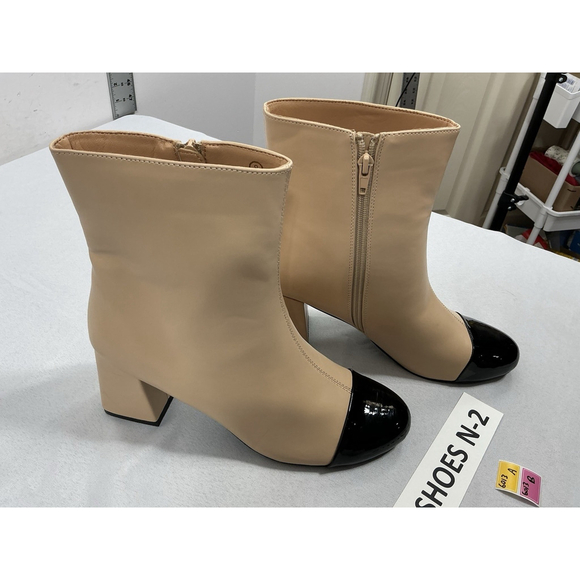 Womans Ankle Boots Tan Black Accent 8 Side Zip Block Heel Almon Toe NWOT - Picture 1 of 7